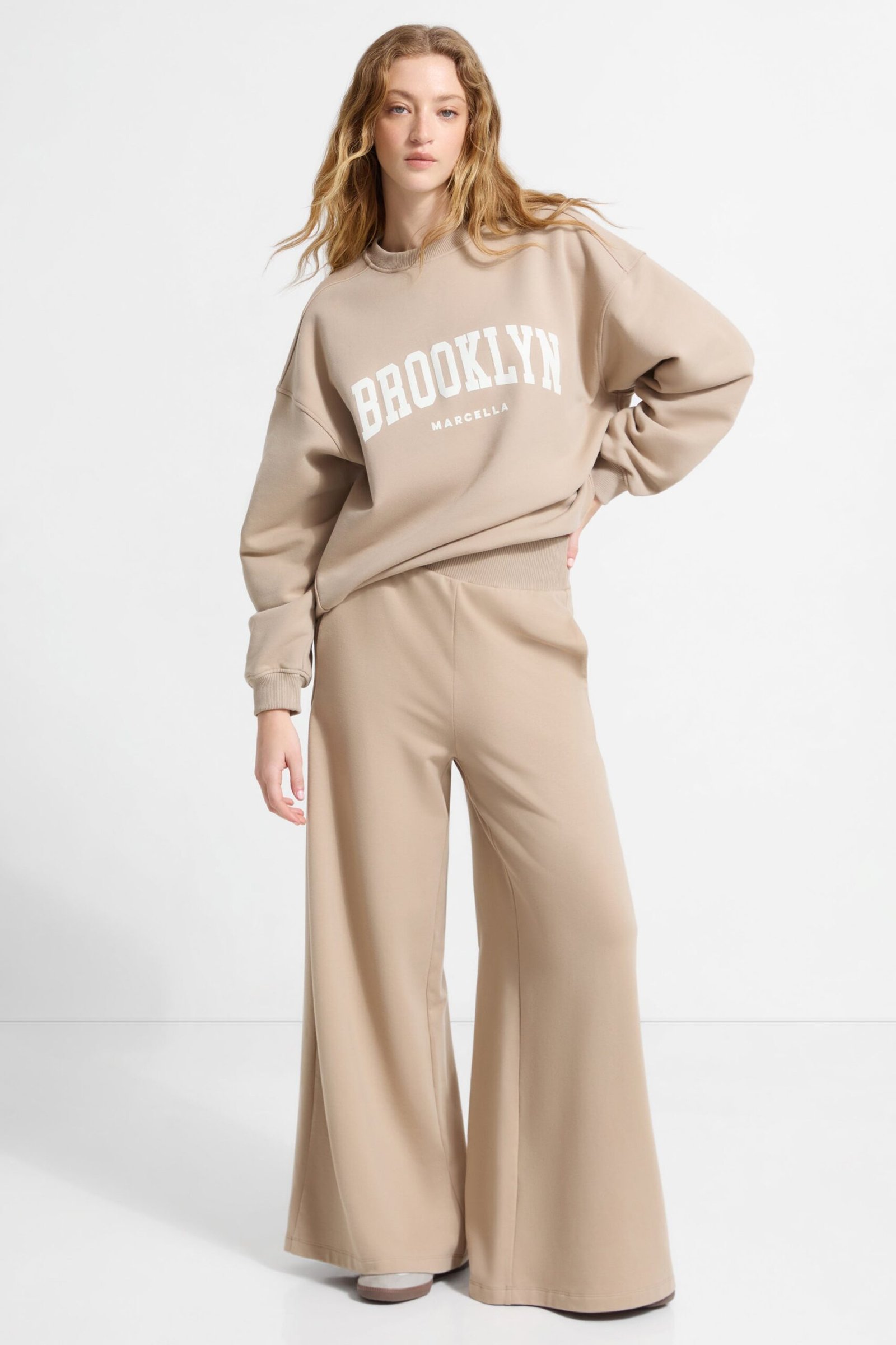 Brooklyn Sweatshirt - Image 13